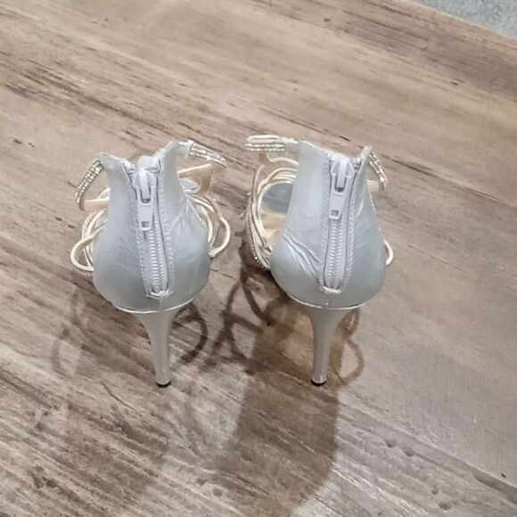 Caparros silver mesh & rhinestone strappy stilettos w back zip closure size 8.5 - Picture 4 of 5